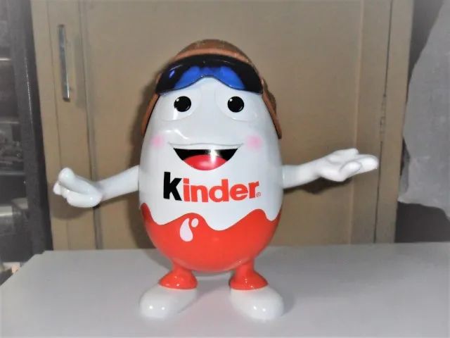 Boneco Kinder Ovo Baleiro 25 cms altura lindo