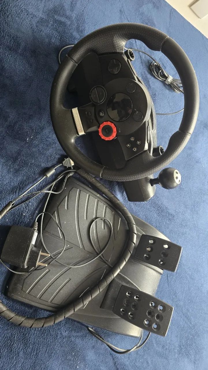 Volante Logitech GT Force Feedback. 900º com pedal e cambio. - Foto 2