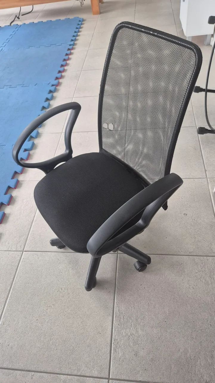 Vendo cadeira escritório - Foto 2