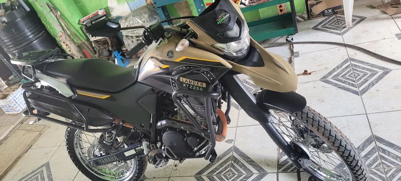 Vende se Lander 250 único dono.
