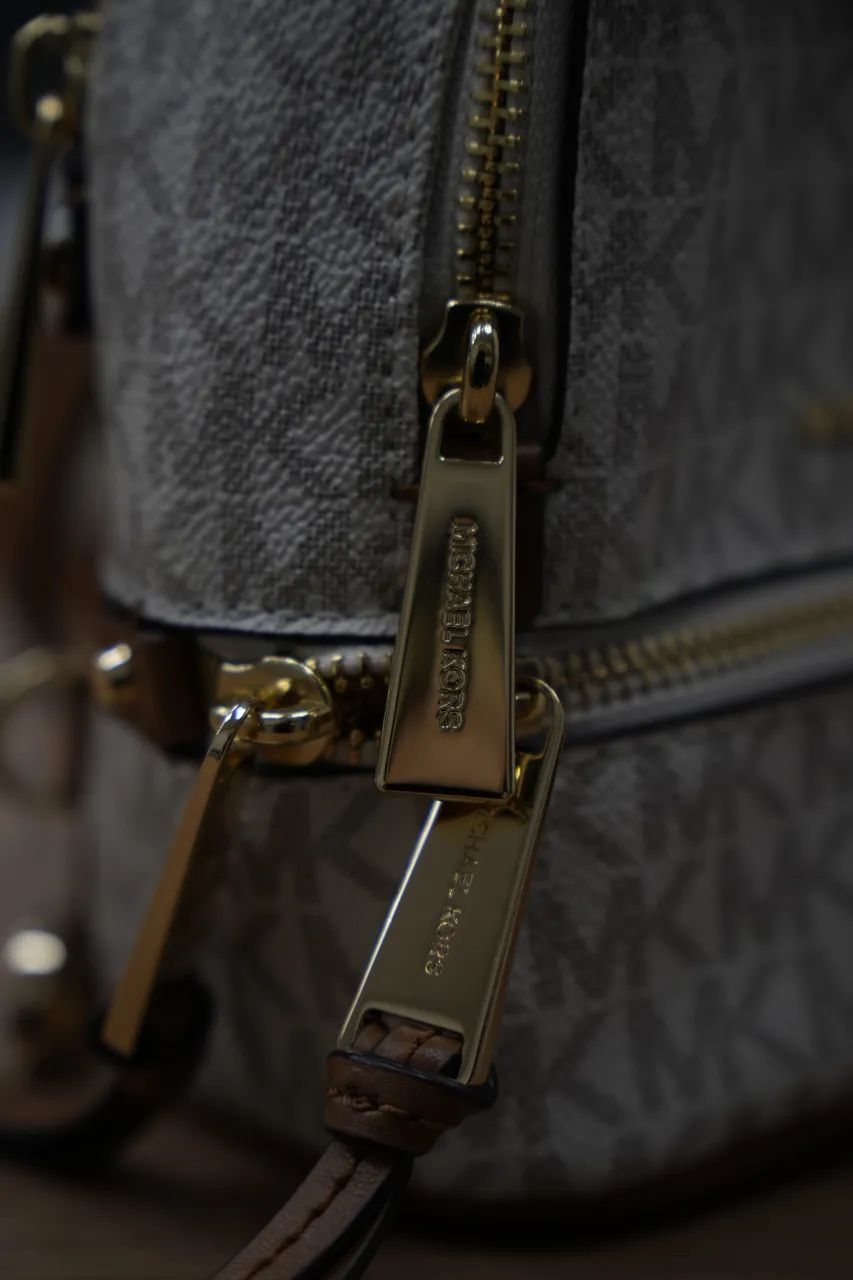 Mochila Michael Kors Rhea Mini Vanilla - Foto 3