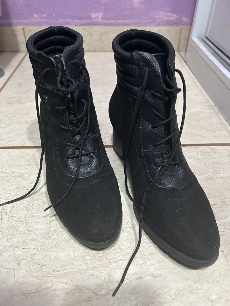 Vendo Bota com salto preta