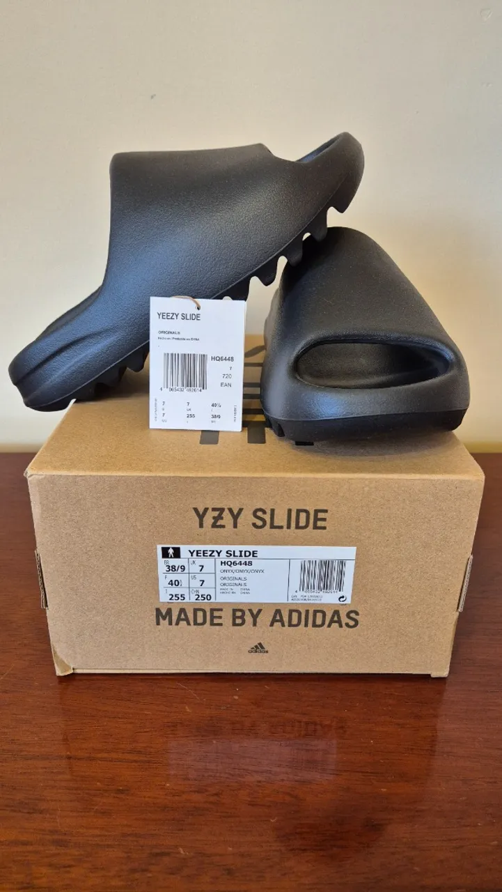 Yeezy Slide Onyx 42/43 - Calçados - Brieds, Americana 1495838701 | OLX
