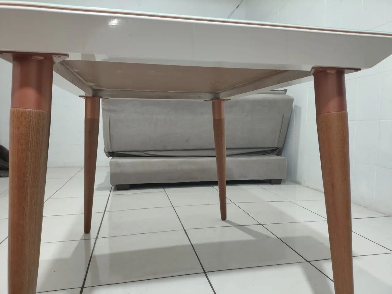 Mesa madeira c /tampo de vidro  - Foto 2