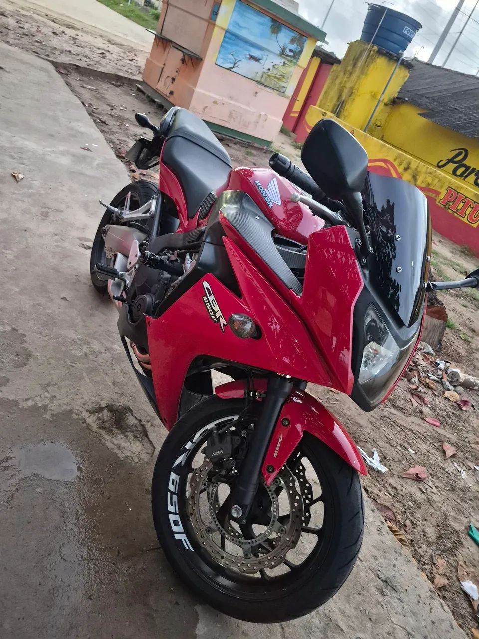 Moto sem detalhes 