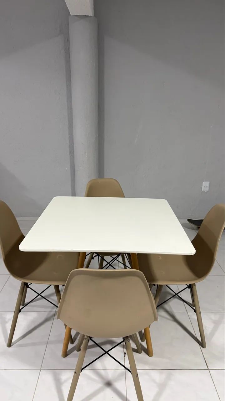 Mesa com Cadeiras 