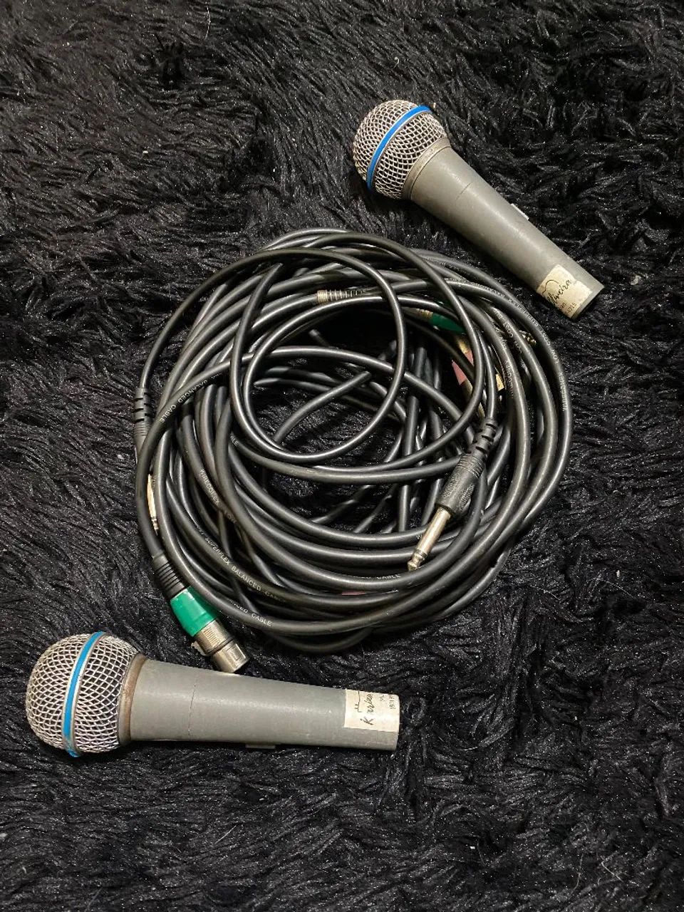 Par de microfones com fio perfeito estado
