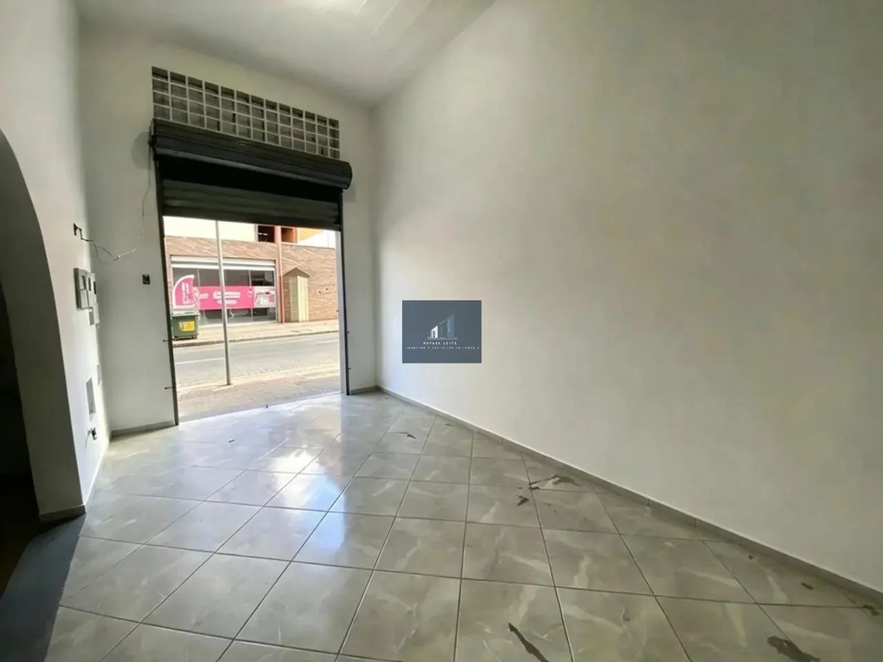LOJA 90 M² 2 BANHEIROS SERRANO IDEAL PARA BAR