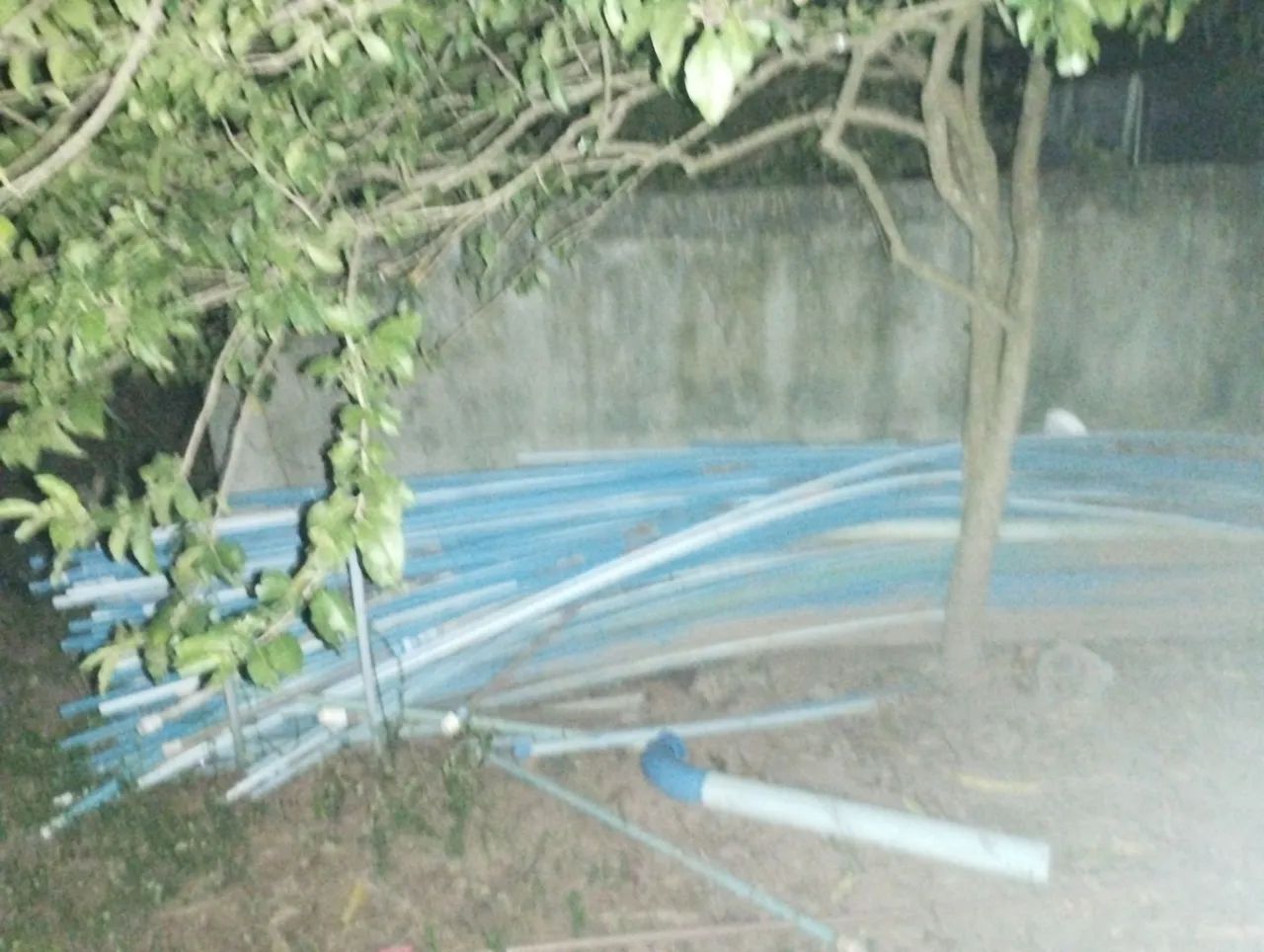 Canos azul PVC para rega. R$ 1.000 - Foto 2