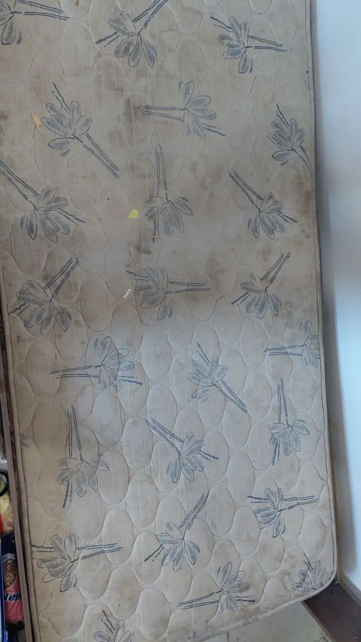 Parte debaixo de cama com rodinha e colchão. - Foto 4