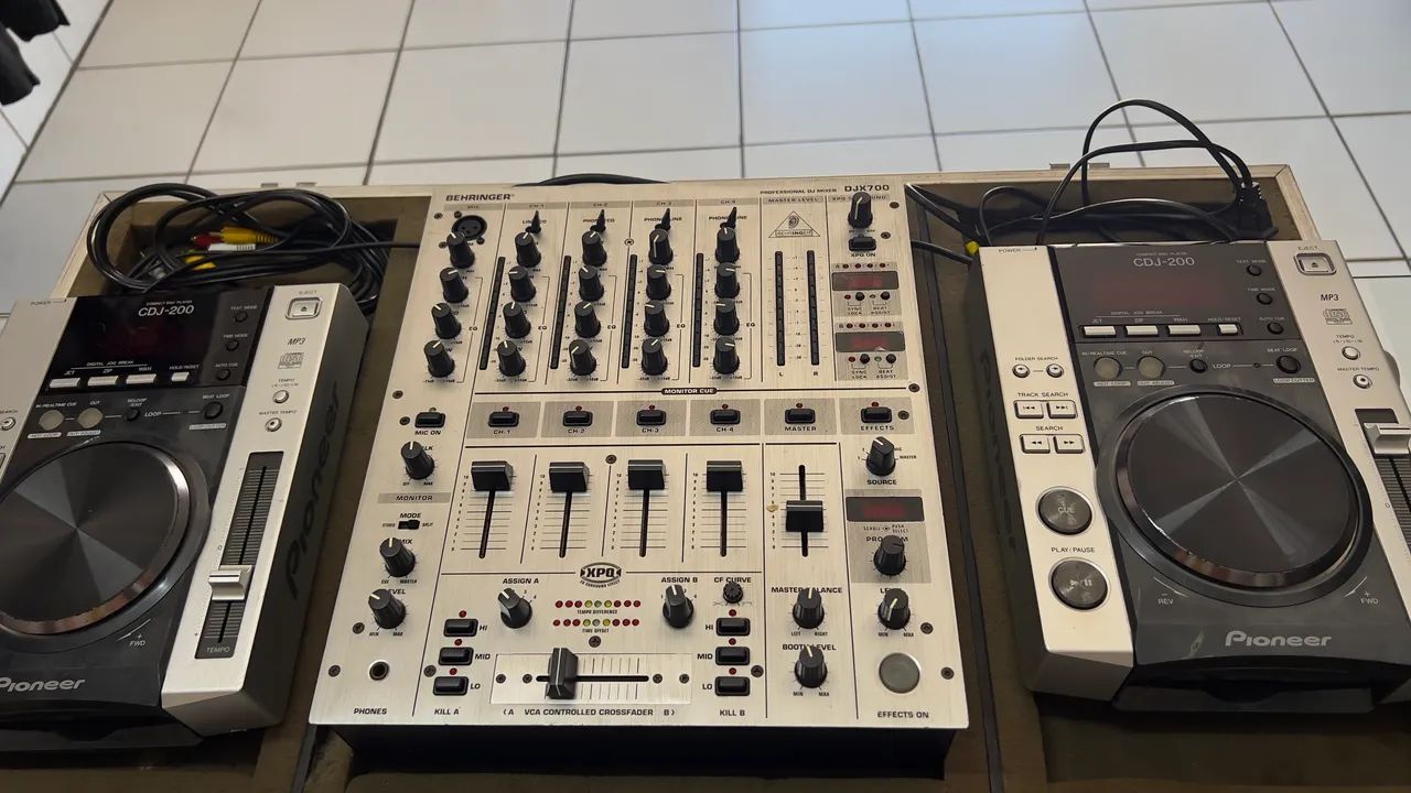 Pioneer CDJ-200 と BEHRINGER DJX700 のセット Par Cdj 200 pioneer +mixer DJX 700 + case - Equipamentos e