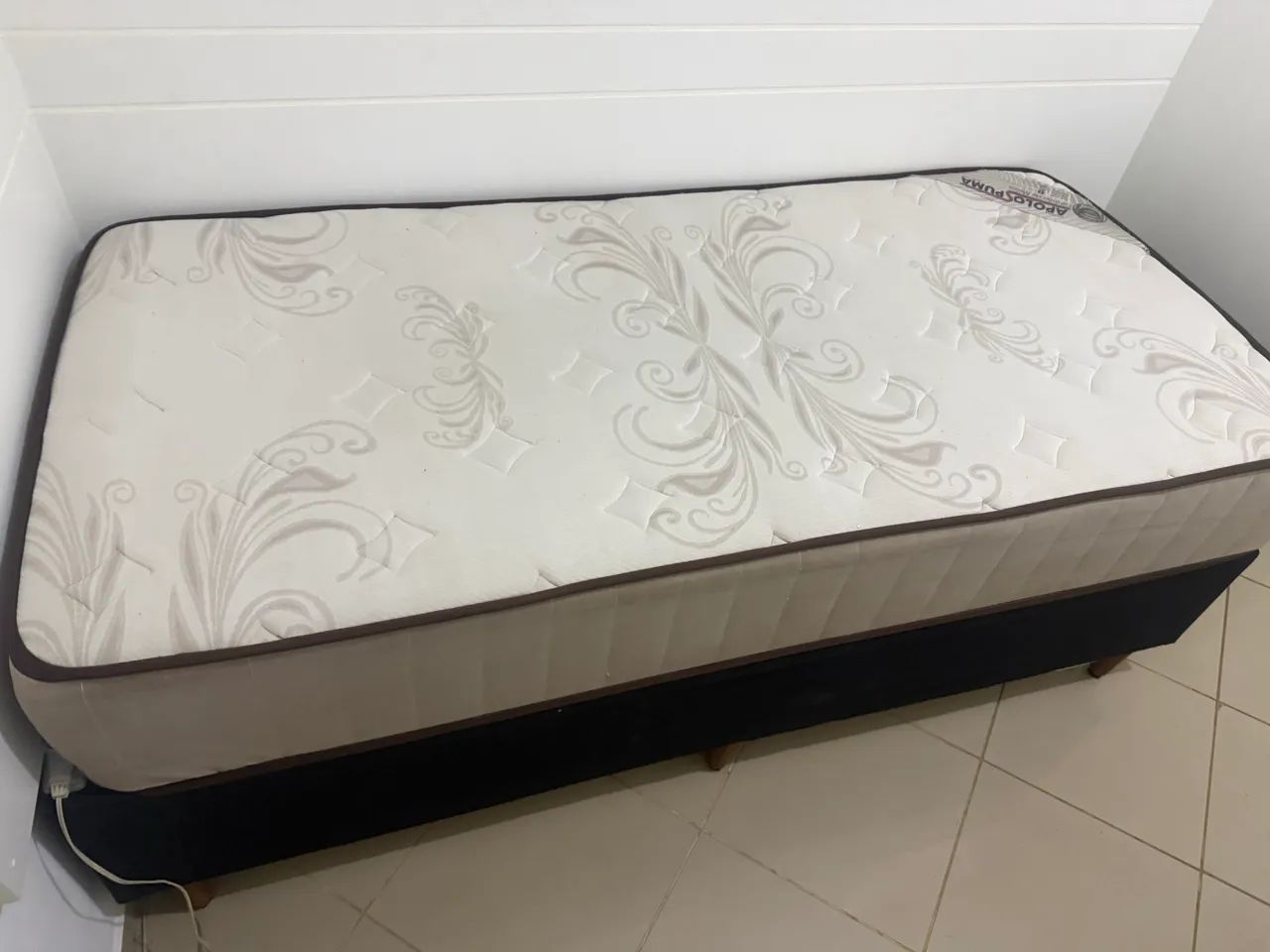 Cama box de solteiro com colchão 