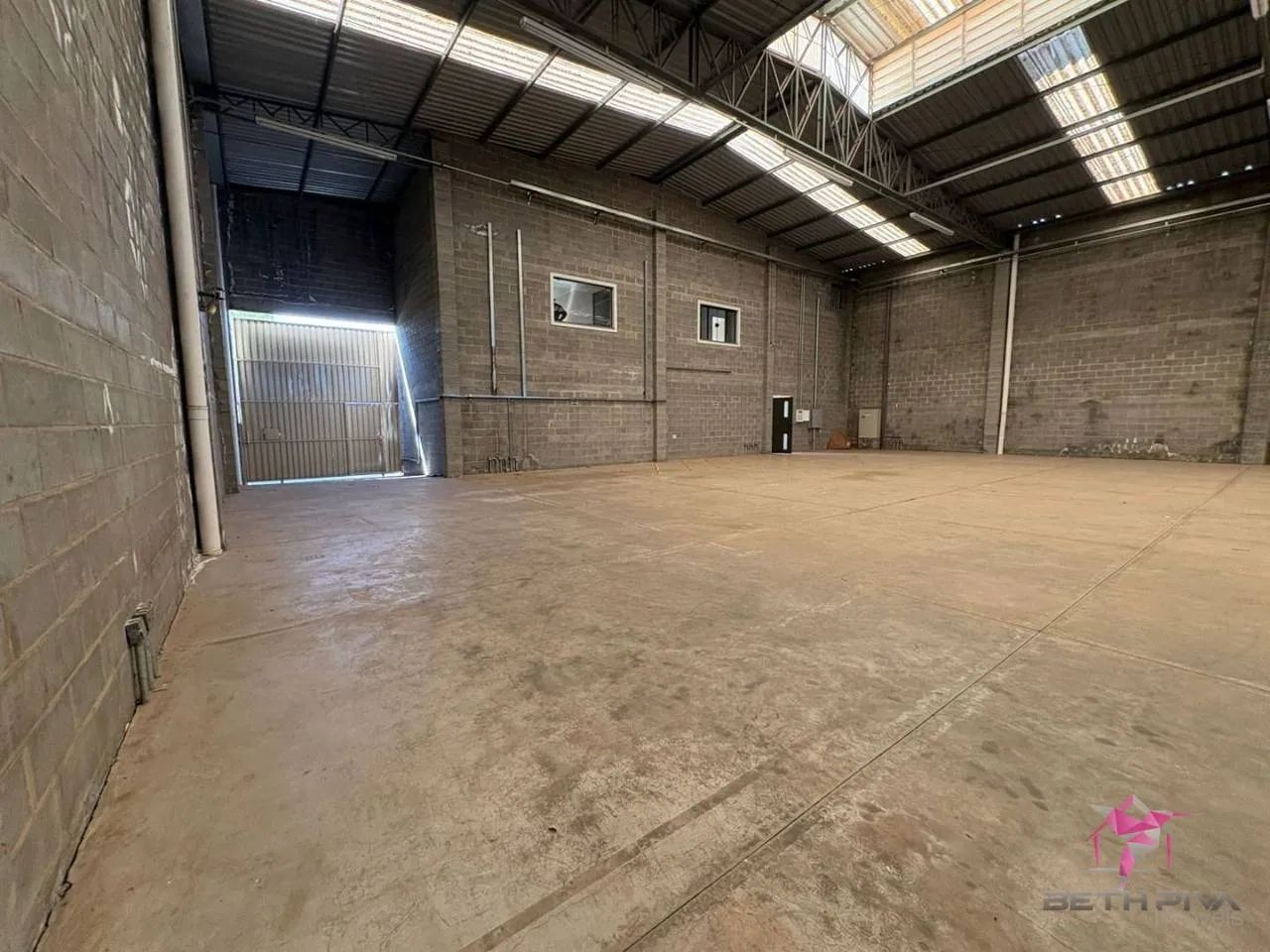 Espaço para Grandes Operações | Barracão Industrial com 1.020 m² - Foto 3