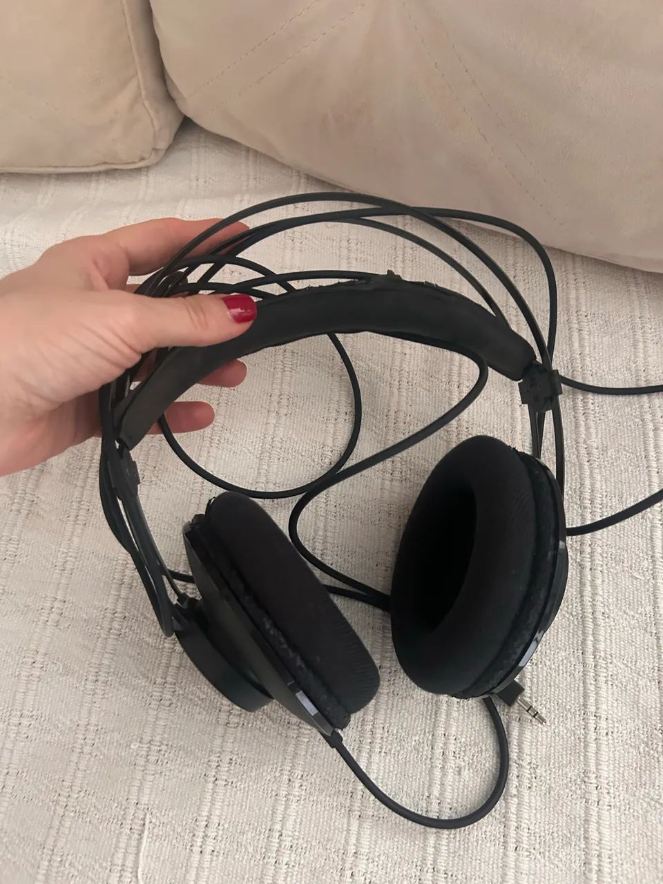 Fone com fio AKG  modelo K52