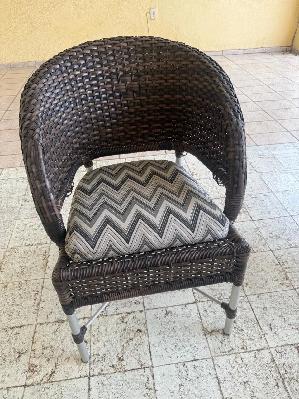 Conjunto de Mesa e Cadeiras - Foto 2