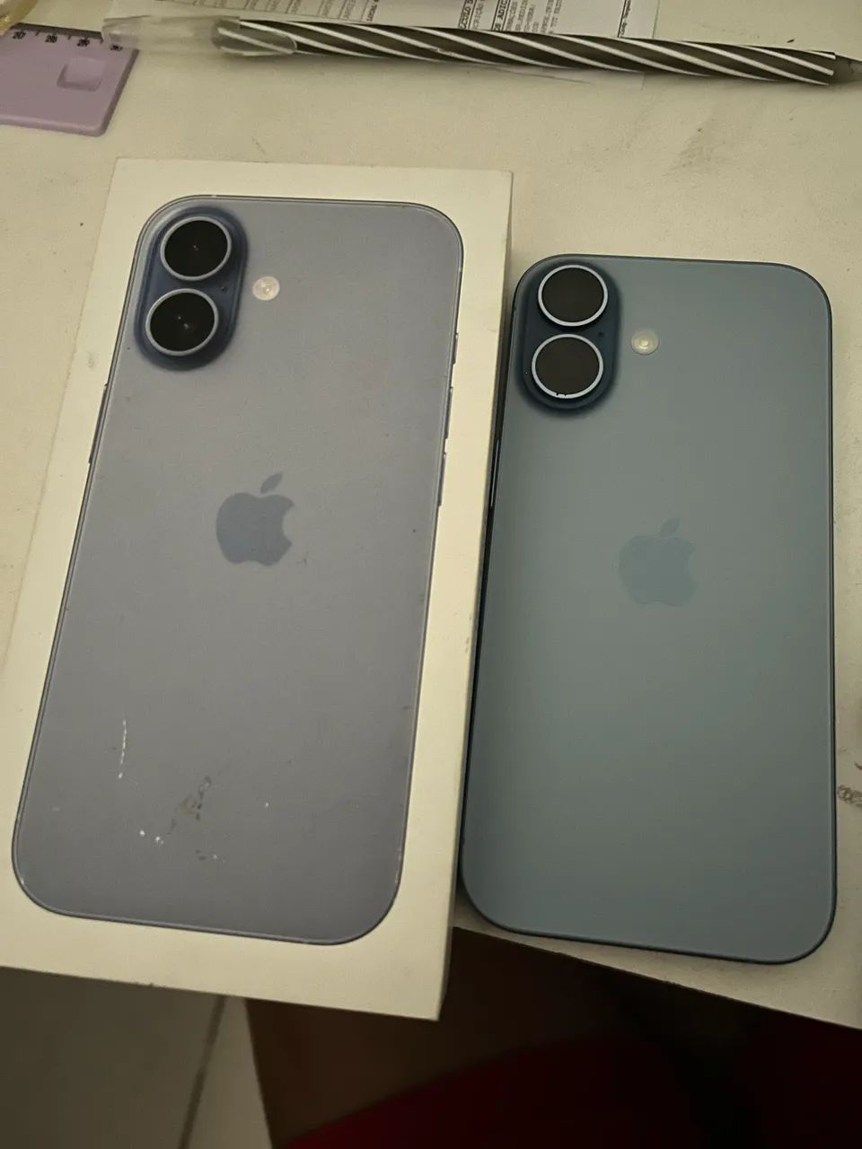 iPhone 17 azul - Foto 3