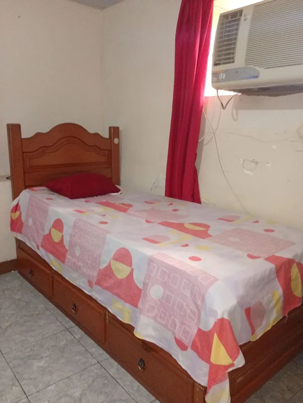 Venda de cama de solteiro.