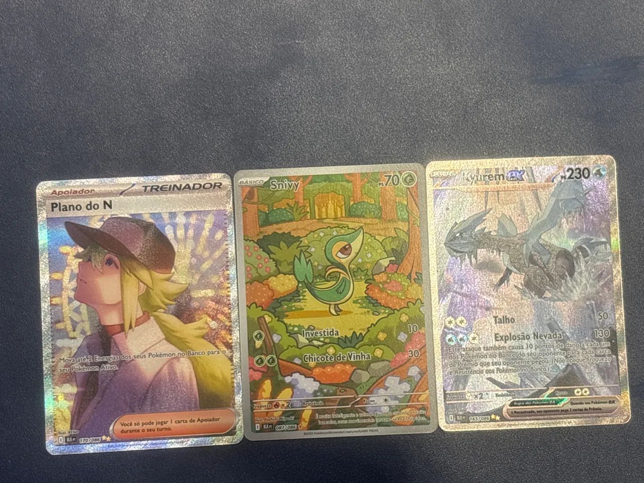 CARTA POKÉMON ( Plano do n + Kyurem + Snivy )