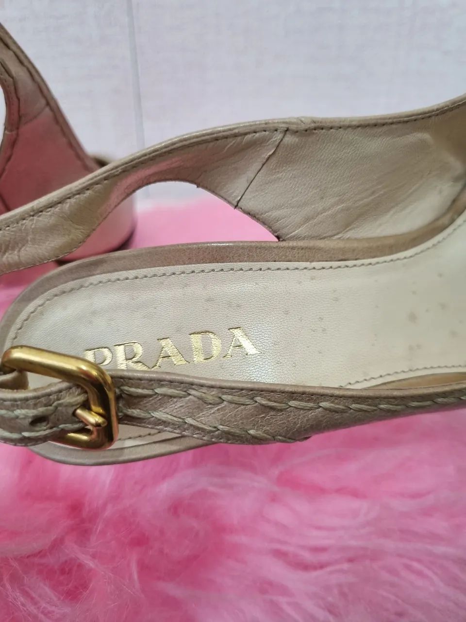 Sapato de couro bege com salto PRADA - Foto 5