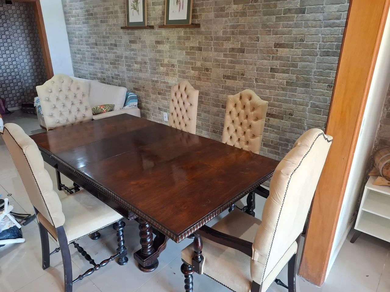 Conjunto de mesa e cadeiras em estilo manuelino - Foto 3