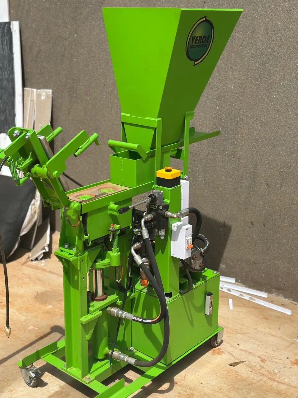 Máquina de fabricar tijolos ecológico - SUPER BARATO