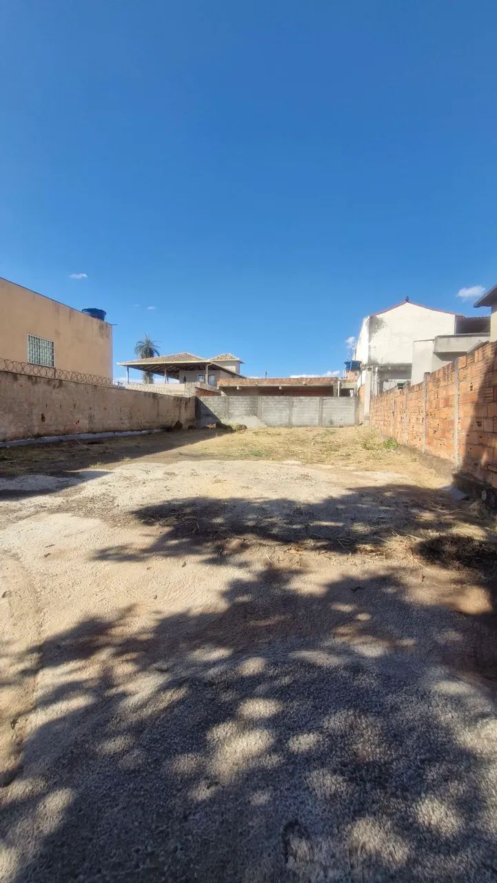 ALUGA-SE LOTE DESCOBERTO 