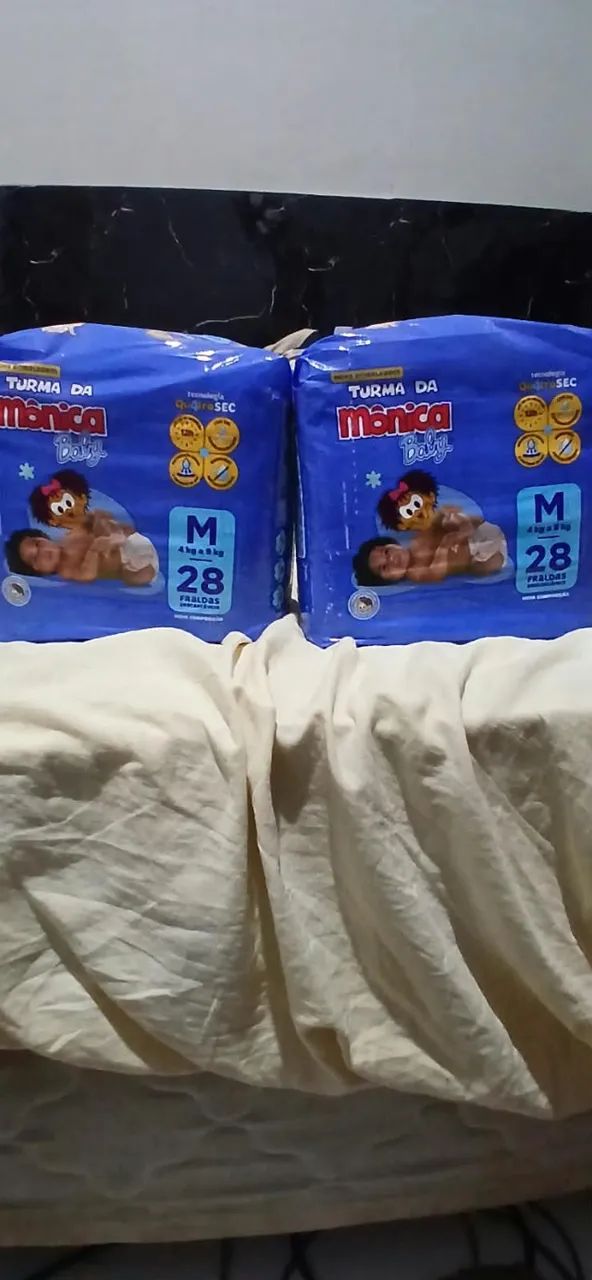 Fraldas M novas e lacradas - Mônica