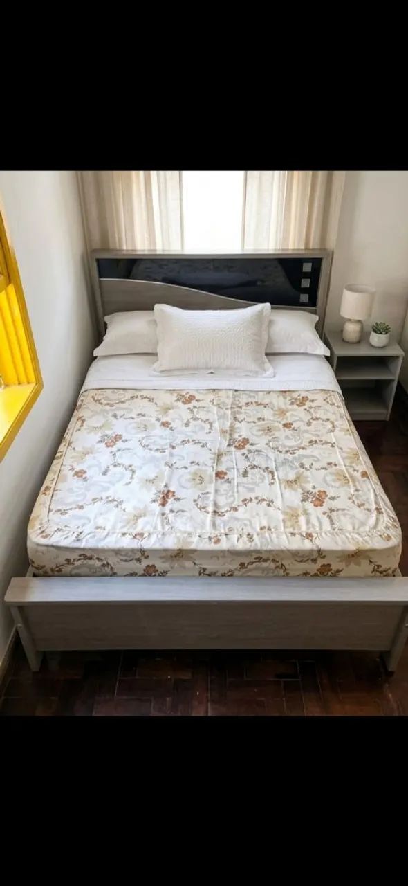Cama King com colchão e capa colchão 