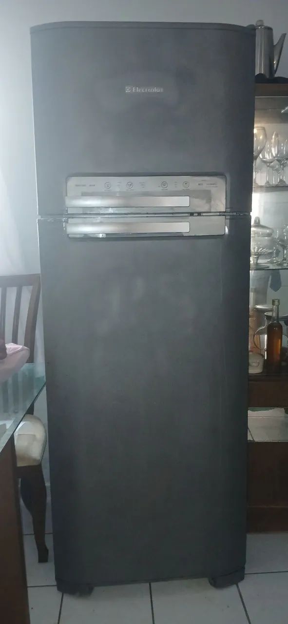 Vendo geladeira Eletrolux inox - Foto 5