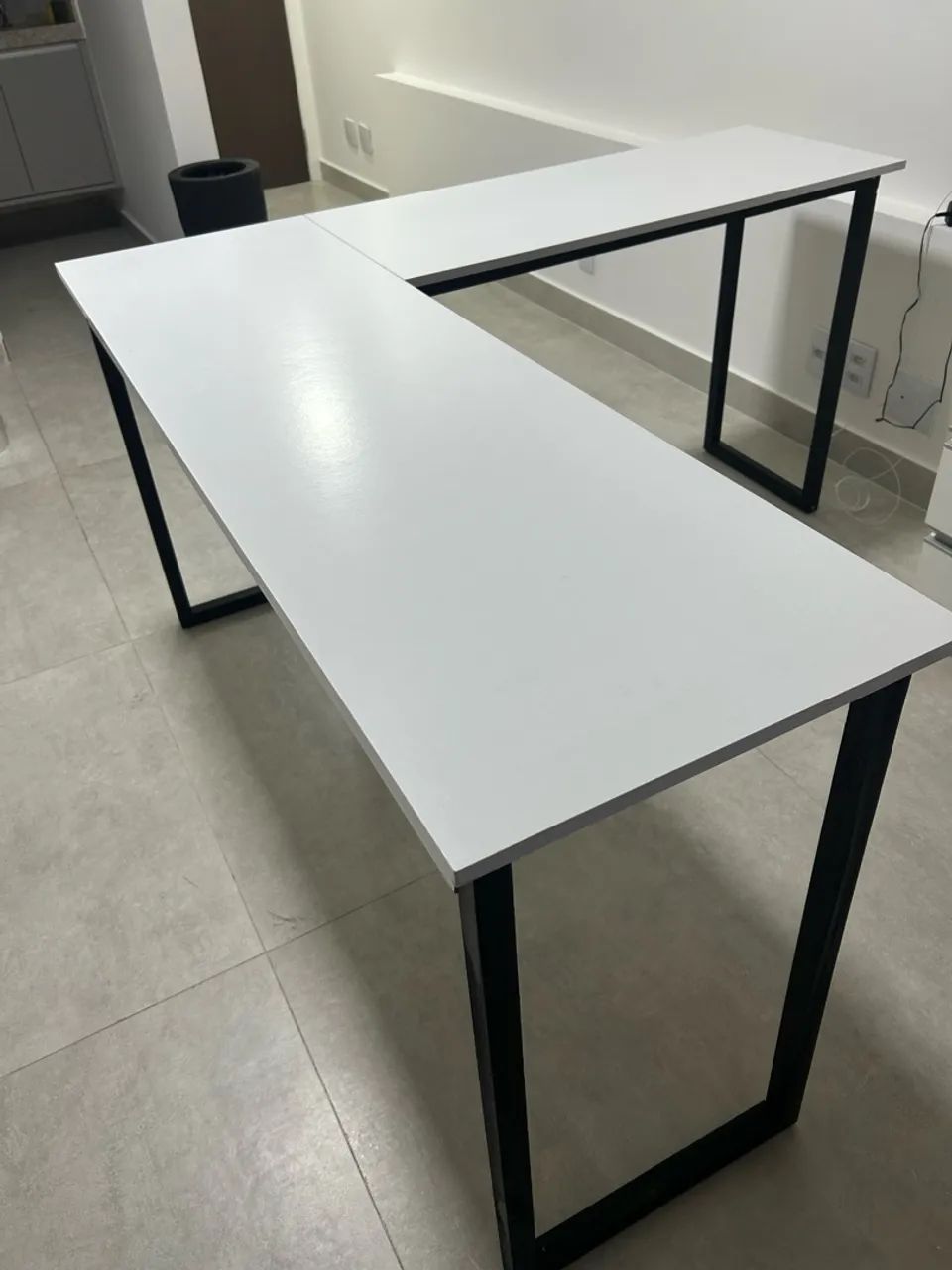 Mesa branca escritório 