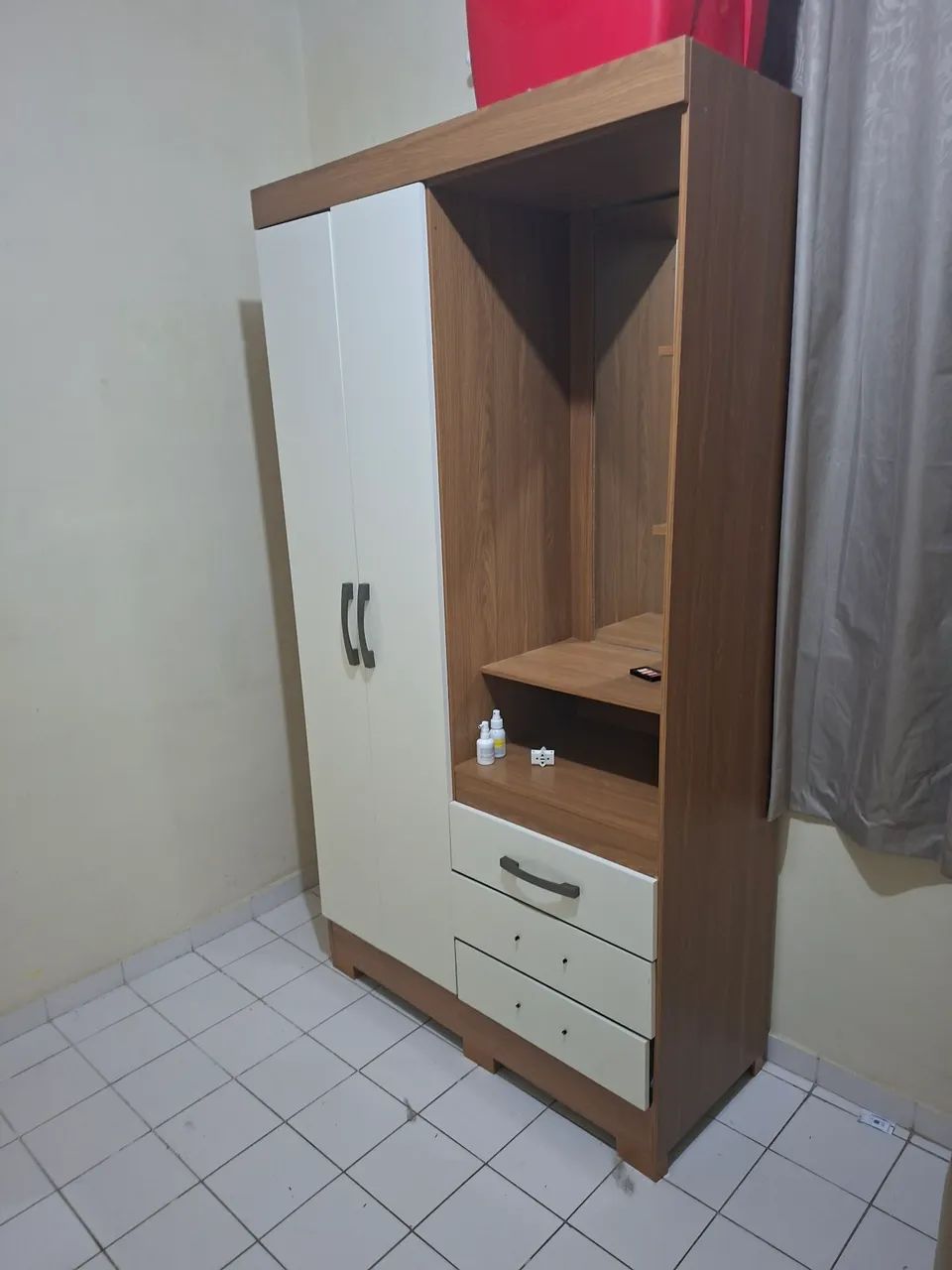 Vende-se Sofa, guarda roupa e painel de sala