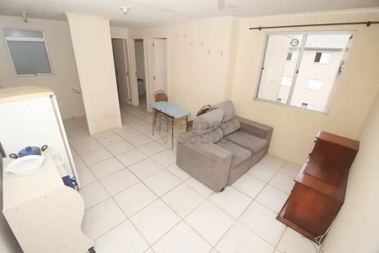 Apartamento com dois dormitórios no Condomínio Granada I