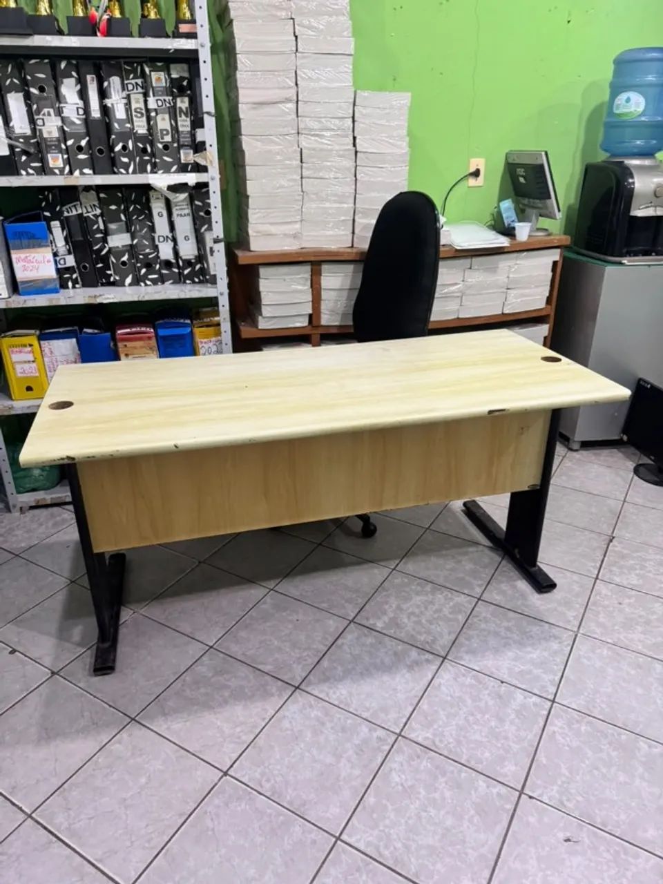 Mesa de escritório com gaveta - Foto 3