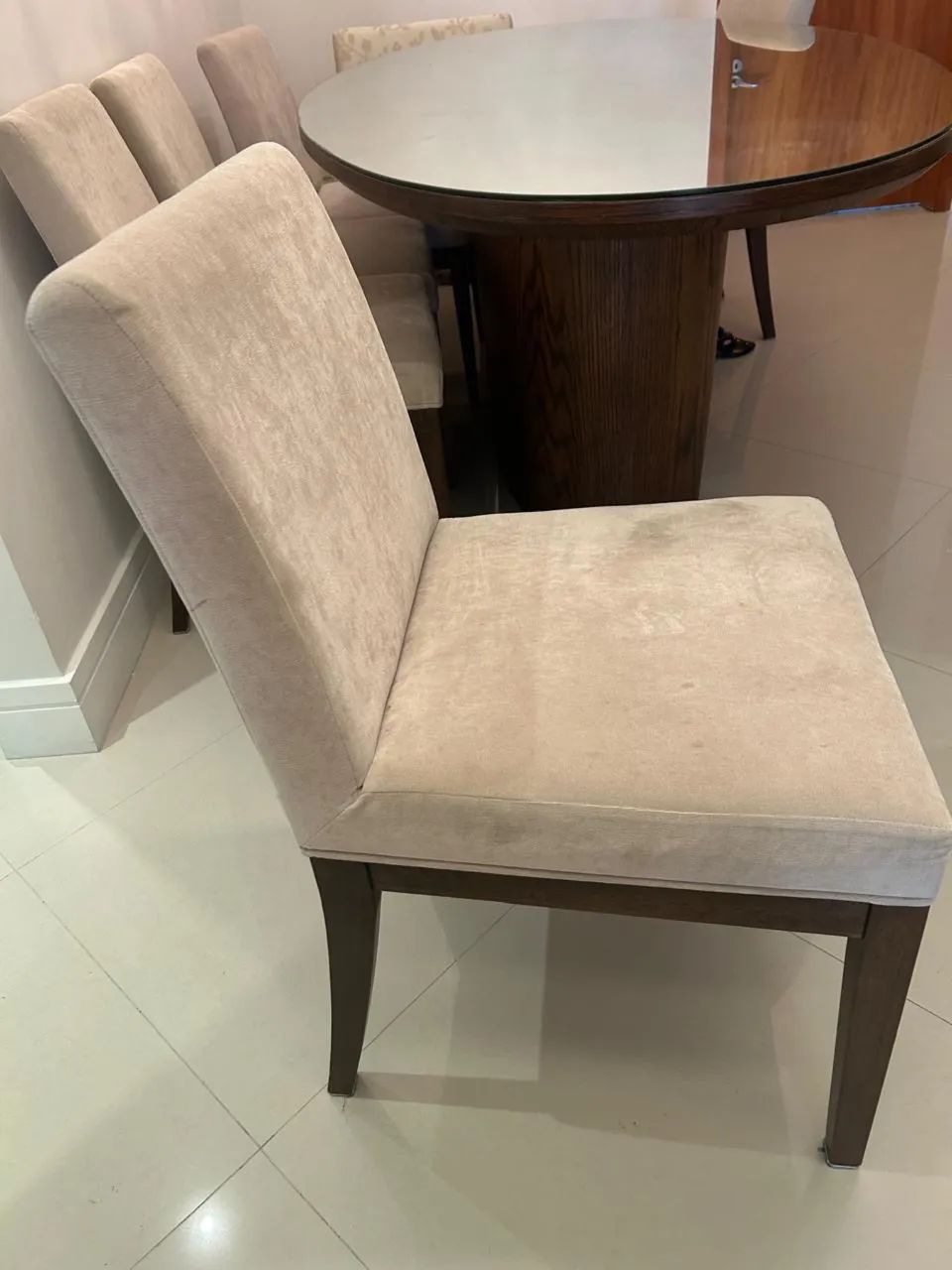 Mesa de jantar espelhada, com 6 cadeiras 