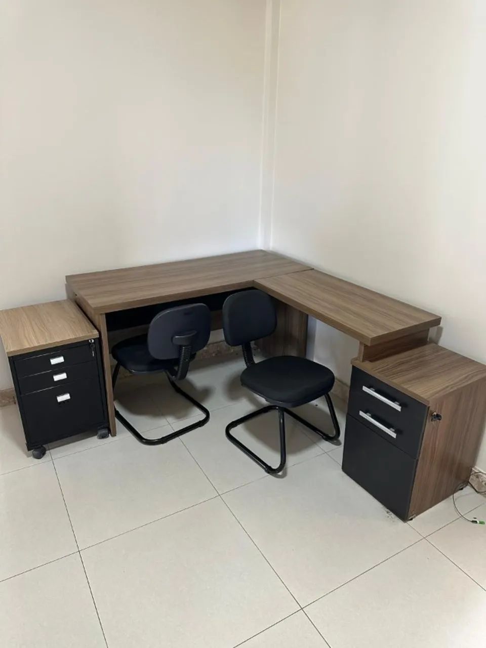 Mesa de escritório em L - Foto 2