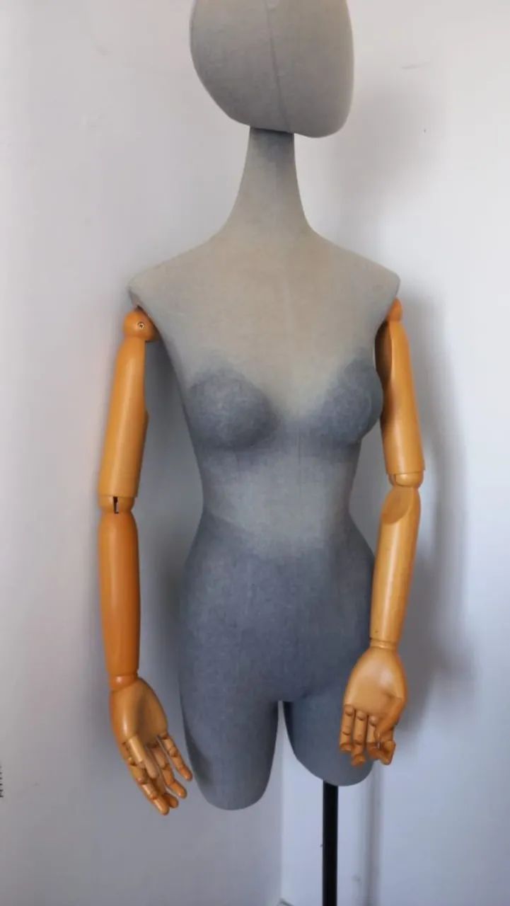 MANEQUIM ARTICULADO C/ BASE 