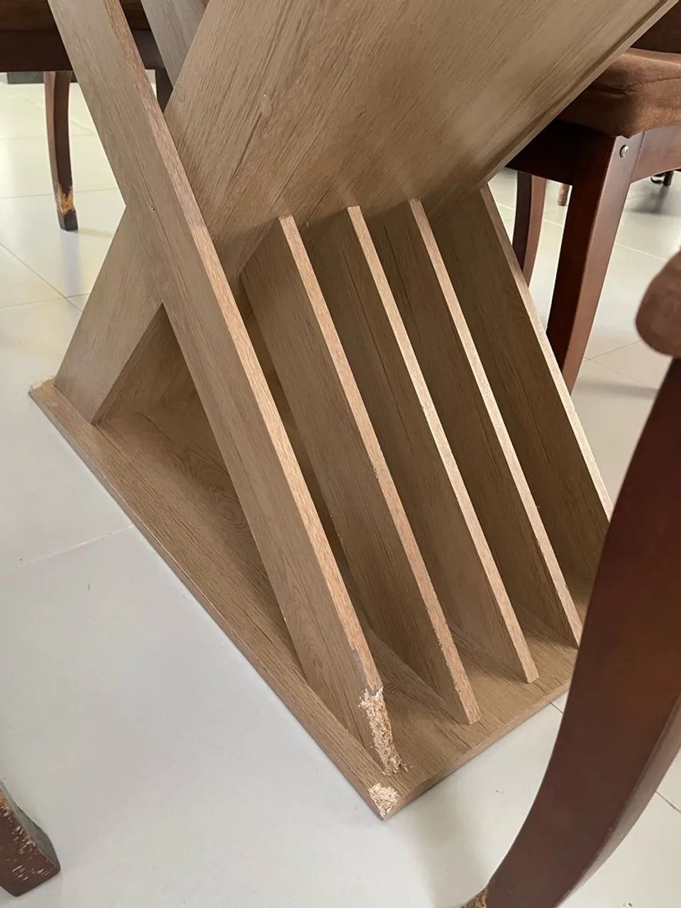Mesa de Vidro com 6 lugares, base de madeira - Foto 3