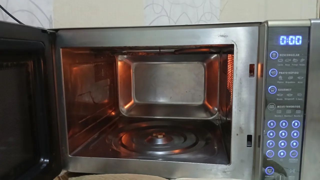 Vende-se micro-ondas leia o anúncio  - Foto 3