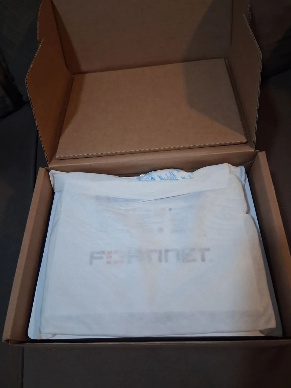 Fortinet Fortigate 60F Firewall NOVO Caixa Original + manuais cabo console e patchcord - Foto 5