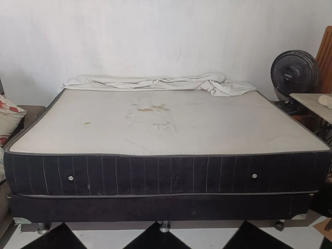 Vende-se cama de casal 