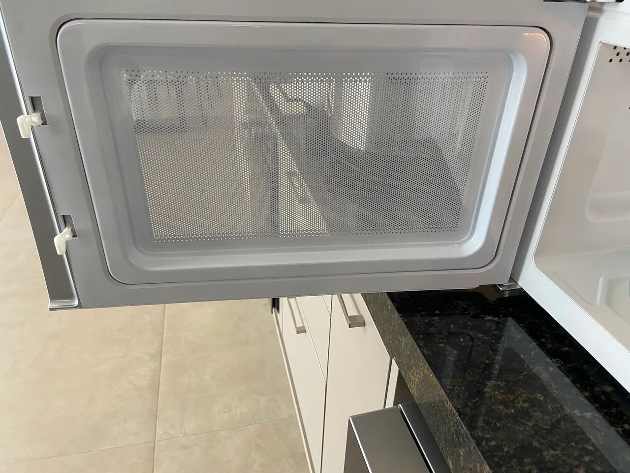 Microondas branco excelente. 220v - Foto 4