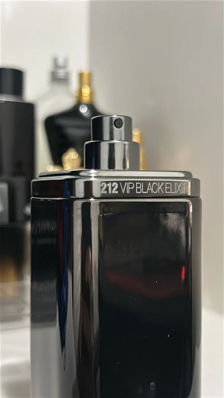 Perfume 212 VIP Black ELIXIR - Carolina Herrera; 100ml - Foto 2