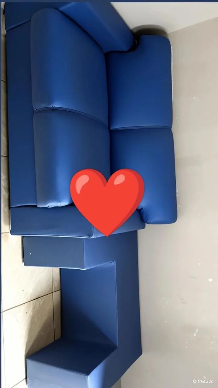 Sofá 2 lugares e puf que serve de mesa