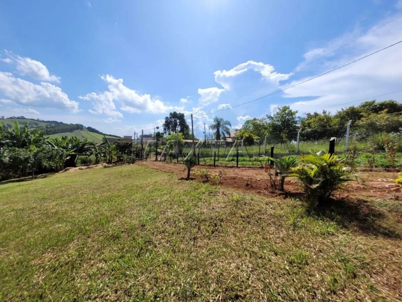 Chácara à venda em Socorro, terreno com 2000m², casa com 90m², 4 dormitórios e com poço ca