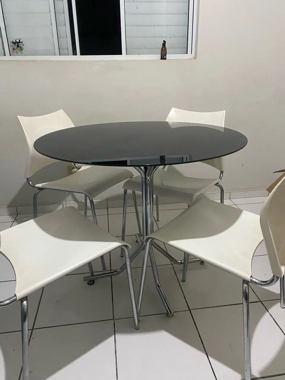 Vende-se mesa de jantar + 4 cadeiras  - Foto 3