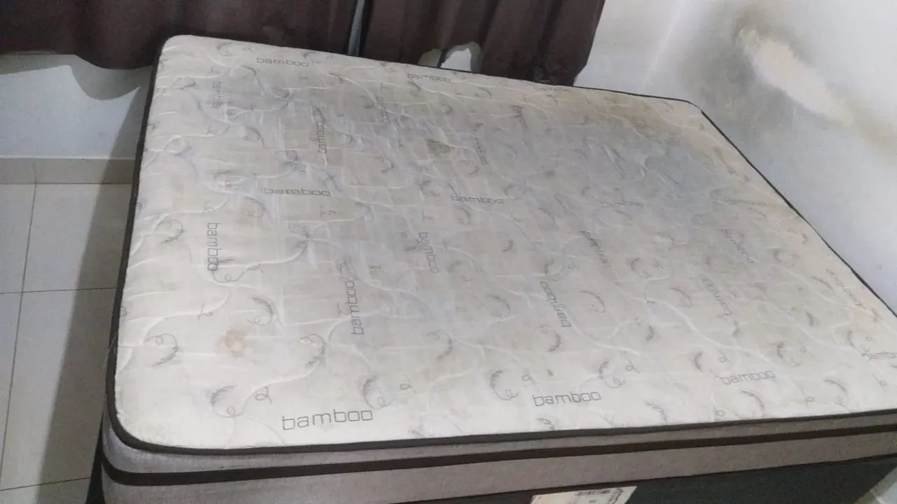 Cama de casal com colchão 