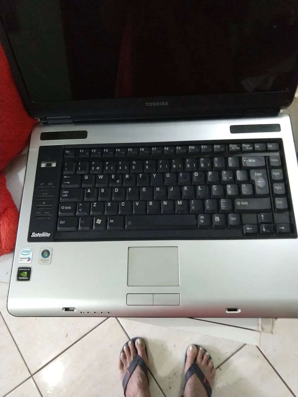 Vendo notebook para retirada de peças 