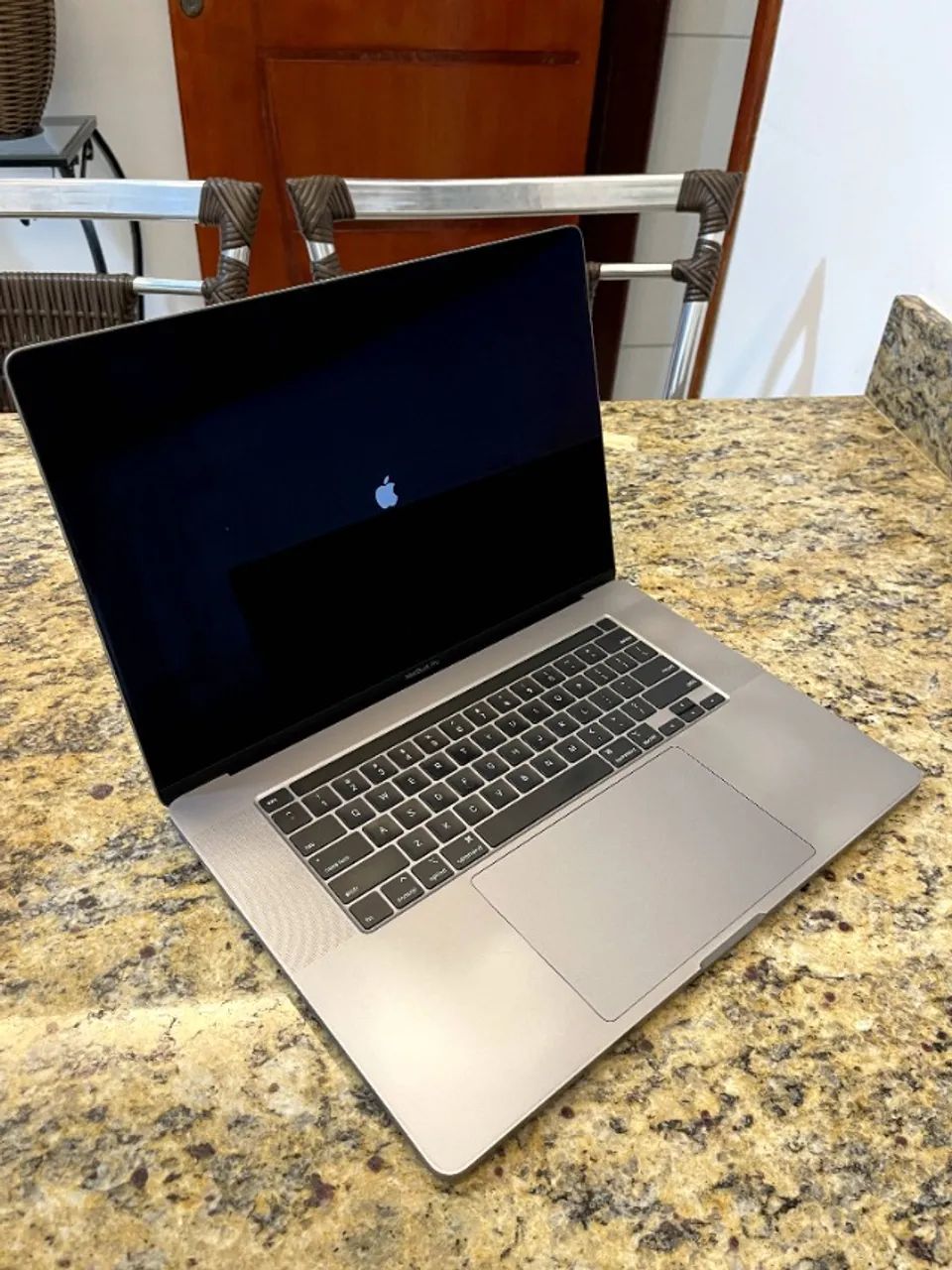 MACBOOK PRO 16