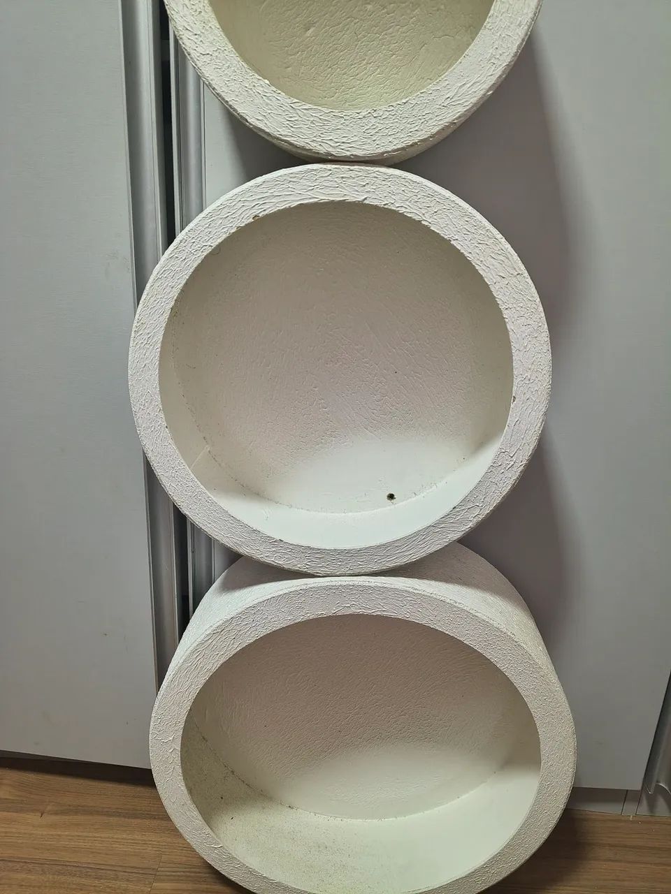 Conjunto redondo de nichos para decoração.