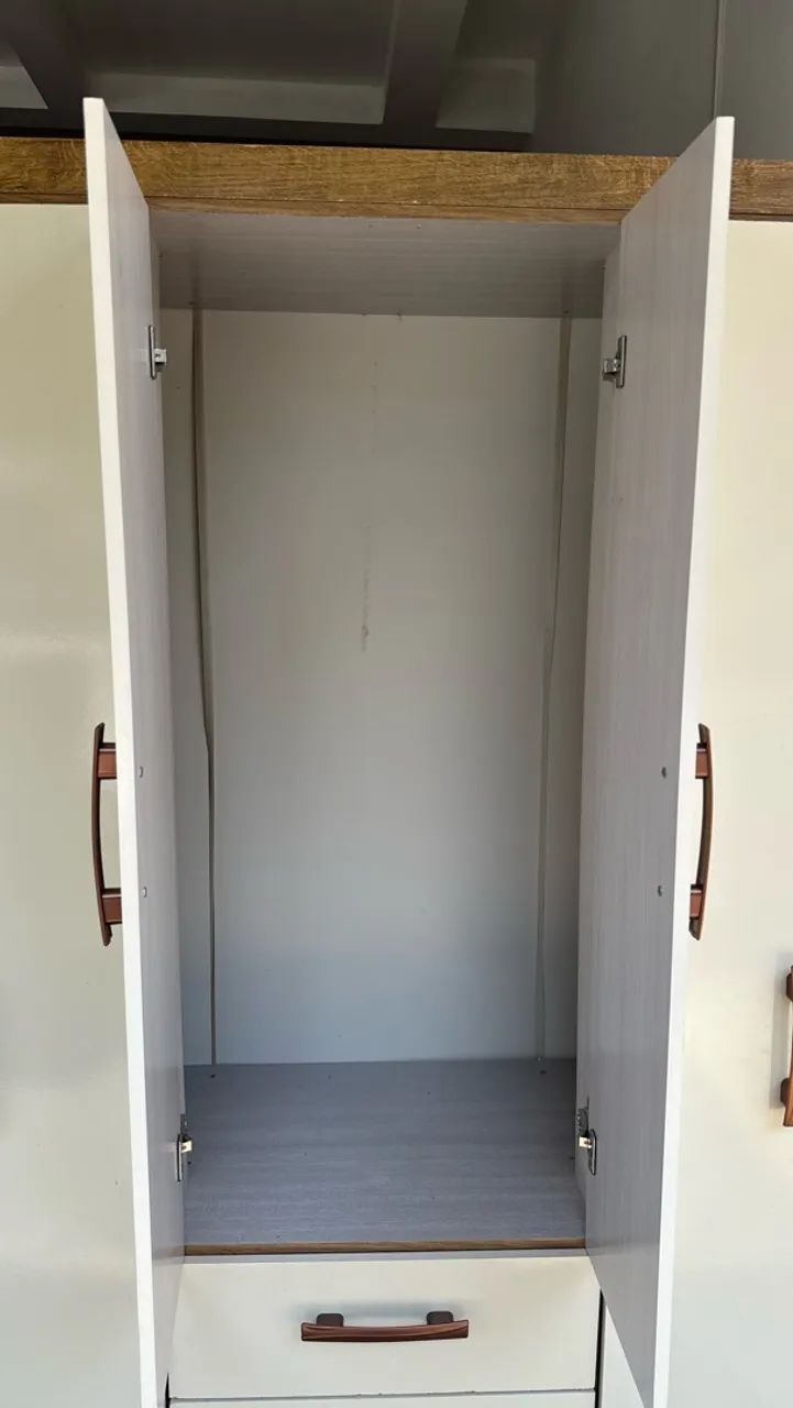 Guarda roupa 6 portas  - Foto 3